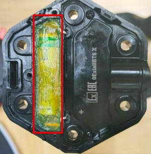 Battery holder cavity filled with lithol.png